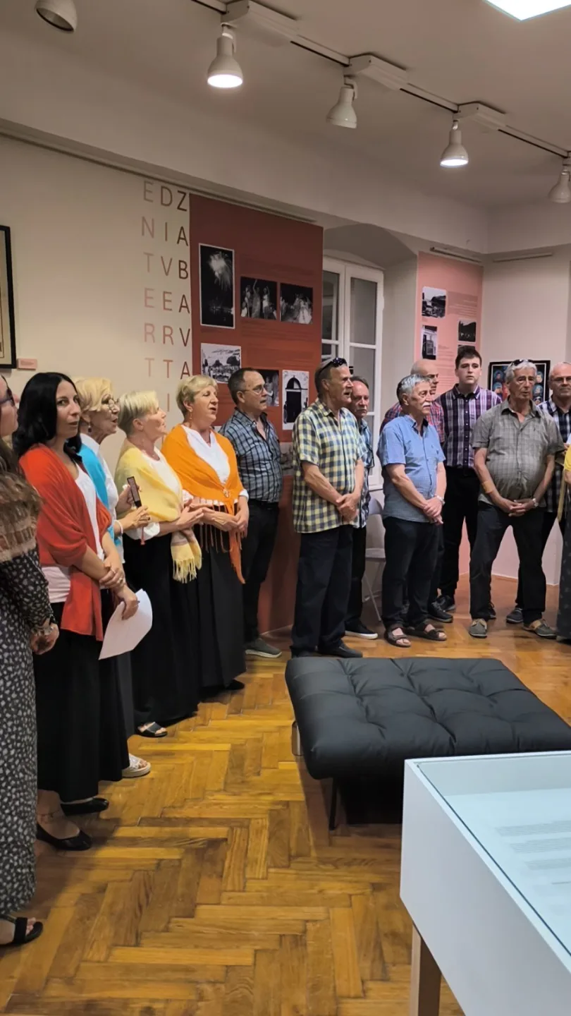 Otvorena je izložba "Kutak raja"